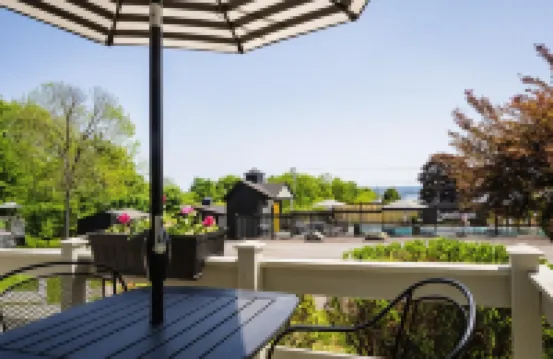 Seascape Motel & Cottages