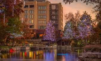 Hotel Emma at Pearl on the Riverwalk