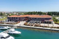 Boutique Hotel Nautica - Spa & Wellness, Private Parking, Pet Friendly Hotels near Kišobrani Novigrad