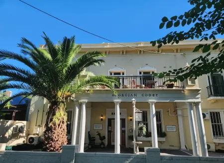 Georgian Court Inn Отели рядом с достопримечательностью «Беррарунг Марр»