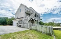 The Oceans Oyster-Hot tub, 5 min to beach, Pets, Sleeps 10 , Sound Views!!