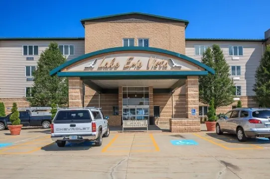 Lakefront Condo Sleeps 7-3br/2ba private beach/balcony/indoor pool  specials-ask