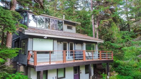 Amazing cabin close to lifts, brewery, dining, hiking and biking.