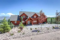 PINEVIEW LAKE LODGE- 6 bed 4.5 bath minutes from Snowbasin Ski Resort.
