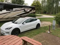 Village Inn on the Lake - parking
