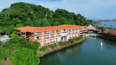 The Beach House Hotels in der Nähe von PTY Life