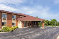 Baymont Inn and Suites by Wyndham Harvard, IL Hotels near Harvard Metra train station