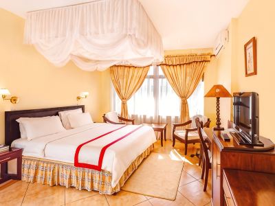 New Safari Hotel