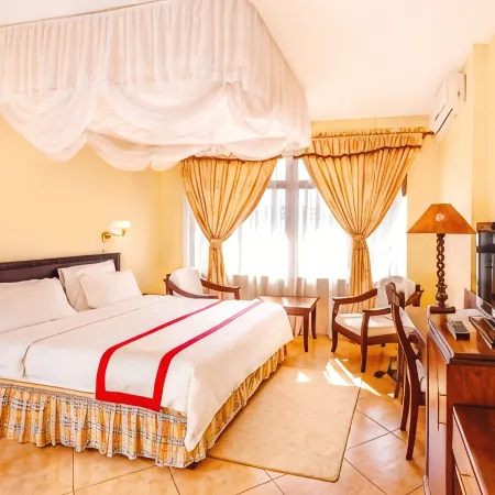 New Safari Hotel