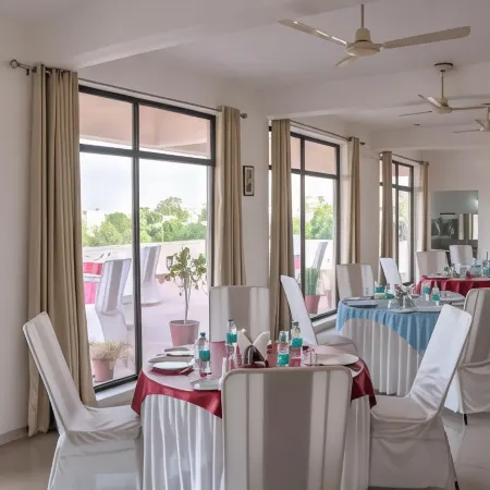 The Park Classic Udaipur Отели рядом с достопримечательностью «Музей Ахара»