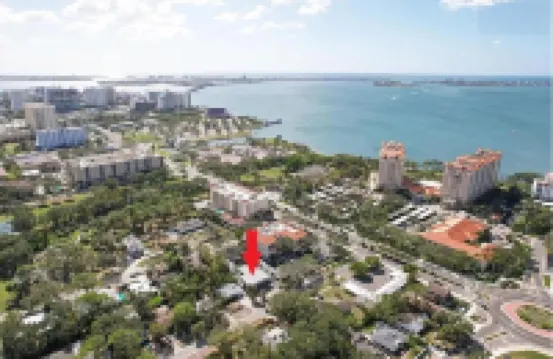 Second floor Apt D 1 mile from waterfront and downtown. Just 2 miles from beach!