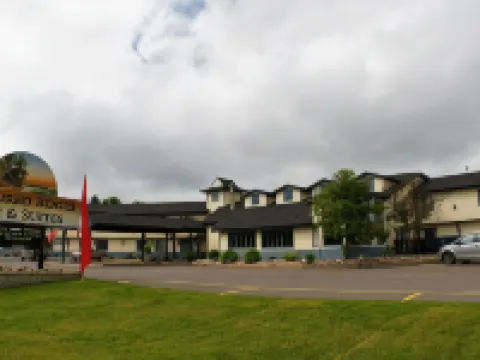 Pictured Rocks Inn and Suites Hotels in Munising