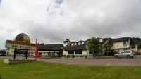 彩岩戴斯套房飯店 Munising Rear Range Lighthouse附近的飯店