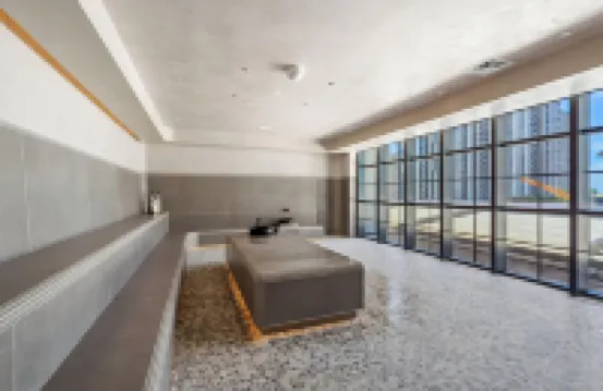 市中心帶部分海景的時尚公寓