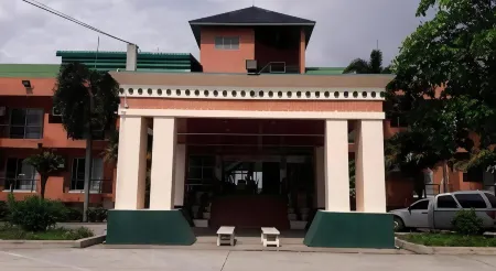 Rawanda Resort Hotel Отели рядом с достопримечательностью «Phra Prang Sam Yot»