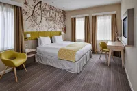 Holiday Inn Corby - Kettering A43 Hotels near Oundle & Ashton War Memorial