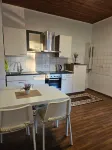 3-zimmer-wohnung mit Voll Ausgestatteter Küche, Zentral Gelegen, Nahe Bahnhof