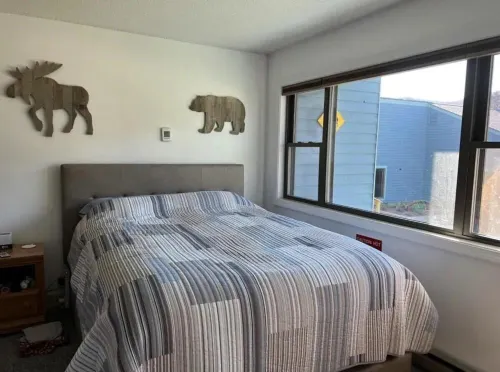 Cozy Ski In/Out Brookside 1-bedroom condo with WiFi in Newry