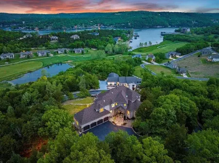 Old Kinderhook Castle in Gated Golf Community of Old Kinderhook