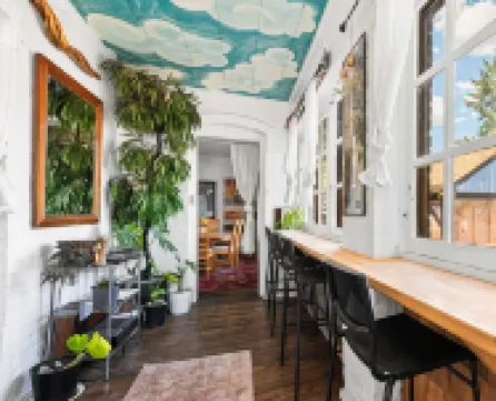 Bunk & Brew Historic Lucas House - Hostel