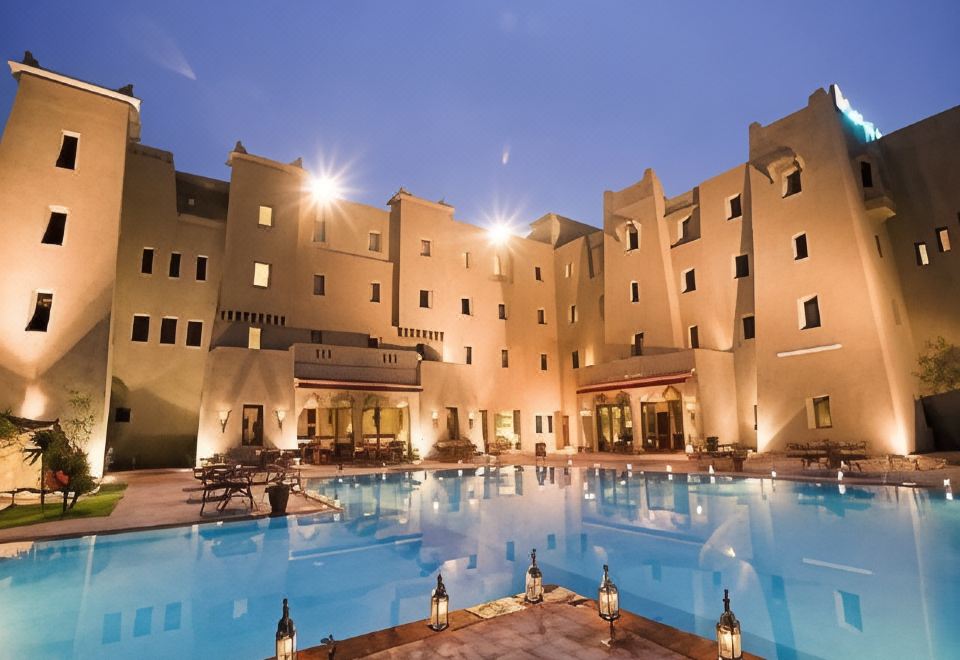 2. 이비스 와르자자..