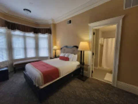 マンションズ オン フィフス ホテル