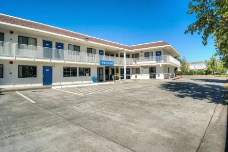 Motel 6 Redding, CA - North