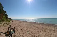 Beach Life Cottage by Grand Bend: A Modern Retreat Just Steps to the Beach!