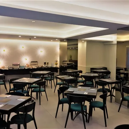 Apulia Praia Hotel Отели в г. Апулия