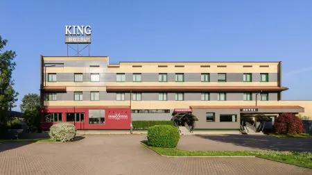 Smart Hotel King, by R Collection Hotels Отели рядом с достопримечательностью «Parco Giorgio Perlasca»