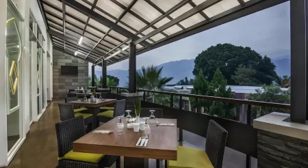 Rizen Premiere Hotel Отели в г. Bogor Regency