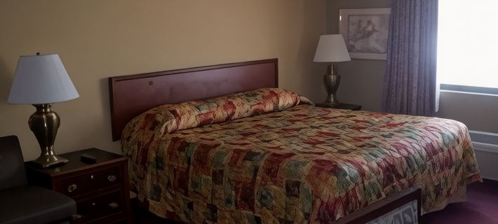 Days Inn & Suites by Wyndham Caseyville Hotels in St. Clair County