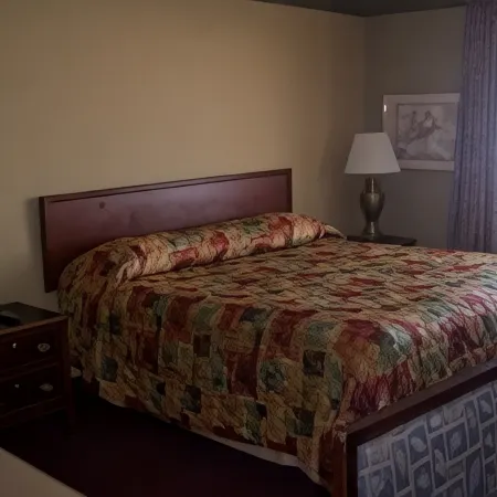 Days Inn & Suites by Wyndham Caseyville