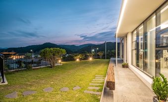 Gyeongju Deojinam Pool Villa