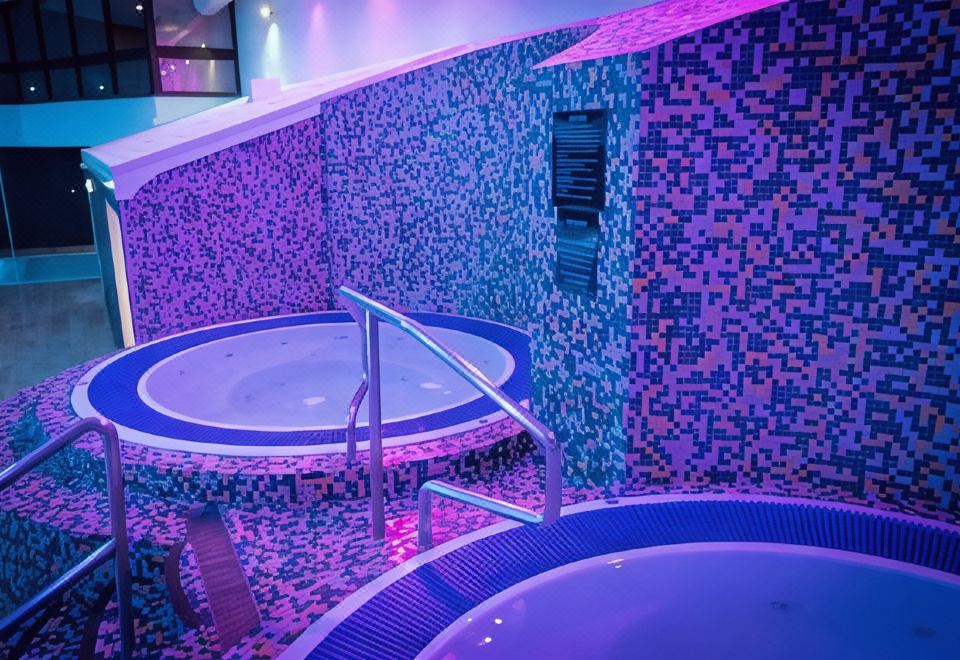 빌리지 호텔 위럴 수영장 시설