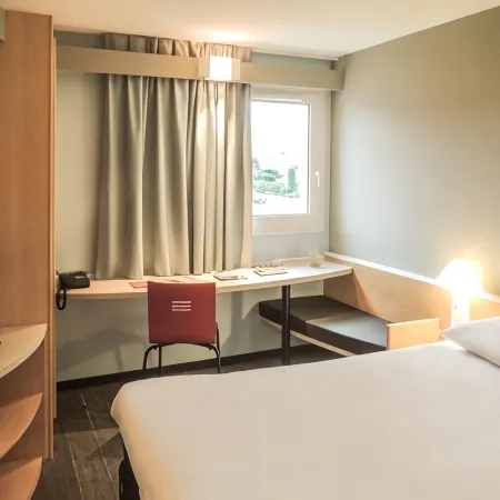 Ibis Dieppe Val Druel
