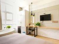 Lá Hotel Q10 Hotels near District 5