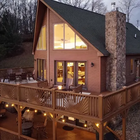 Luxury Mountain Lodge: Hot Tub and Incredible Mountain Views
