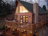 Luxury Mountain Lodge: Hot Tub and Incredible Mountain Views
