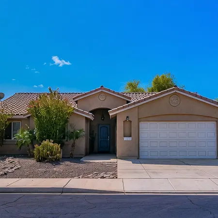Snowbirds & Families - Large Covered Patio - Pet Friendly - Cabletv - Sleeps 6