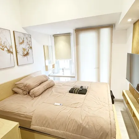 Modern minimalist room at Pik with Netflix