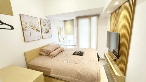 Modern minimalist room at Pik with Netflix - parking