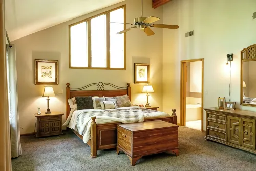 All-Season Mountain Retreat with Resort Access