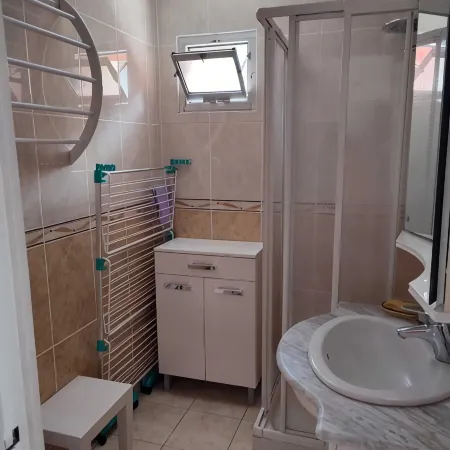 6-person apartment with air conditioning and private parking
