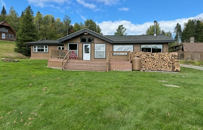Awesome Log Cabin on the 1st Connecticut Lake!