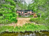 Near Pictured Rocks and trails, on the AuTrain River, has private hot tub - 무료 와이파이