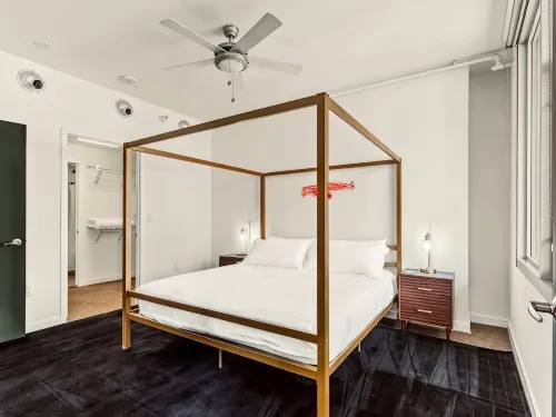 Modern City Views Downtown Dallas 1-bedroom Condo Free Parking, Gym, Pool
