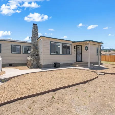 4-bedroom house in charming El Cajon with AC, WiFi