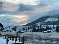Amazing River Views- Game Table- 5 min from Creede - Homestays