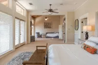 10,000 Sq.Ft Lux Estate on 650 Acres with Amazing Pool, Spa & Hill Country Views - 4つ星